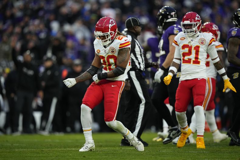 Justin Reid, safety de los Chiefs de Kansas City, festeja luego de conseguir un derribo en la final de la Conferencia Americana frente a los Ravens de Baltimore, el domingo 28 de enero de 2024 (AP Foto/Matt Slocum)