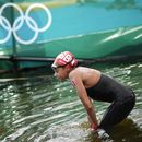 ARCHIVO - Foto del 4 de agosto del 2023, la británica Alice Dearing sale del agua tras el maratón de natación en los Juegos Olímpicos de Tokio. (AP Foto/David Goldman)
