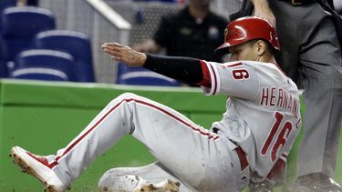 Williams produce 2 en la 12ma; Filis vencen a Marlins