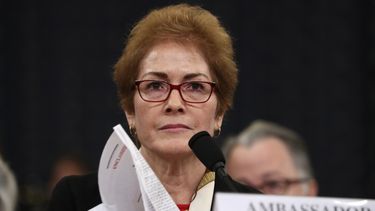 Diplomática destituida por Trump recibe premio de diplomacia