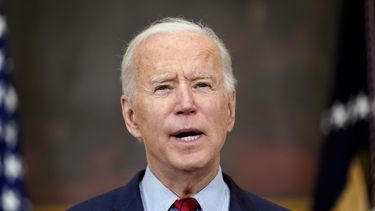 Biden realiza primera sesión de preguntas con periodistas