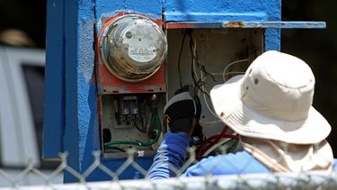 el gobierno devuelve $85.2 millones en fondos federales para la ayuda en pagos de vivienda, agua y luz