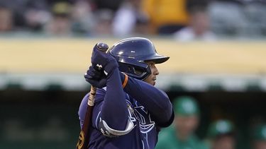 Díaz jonronea y los Rays derrotan a los Atléticos 6-1
