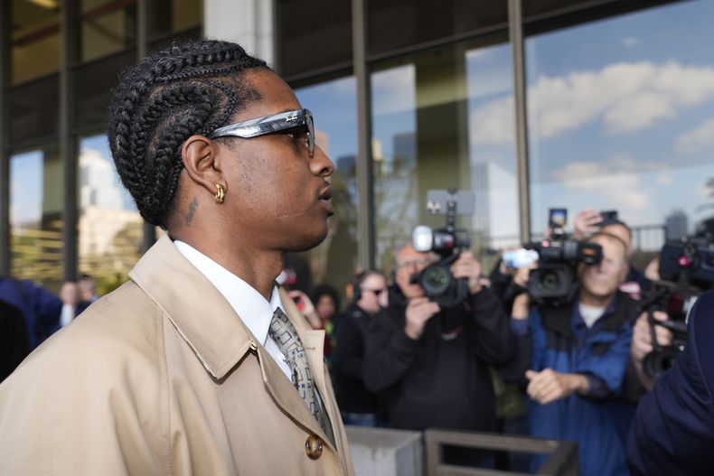 El rapero A$AP Rocky llega al Centro de Justicia Penal Clara Shortridge Foltz en Los Ángeles, el miércoles 29 de enero de 2025. (Foto AP/Damian Dovarganes)