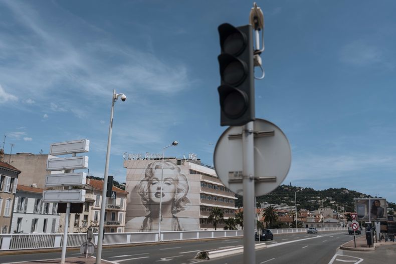 Semáforos sin operar durante un apagón en Cannes, Francia, el 24 de mayo de 2025. (AP Foto/Lewis Joly)
