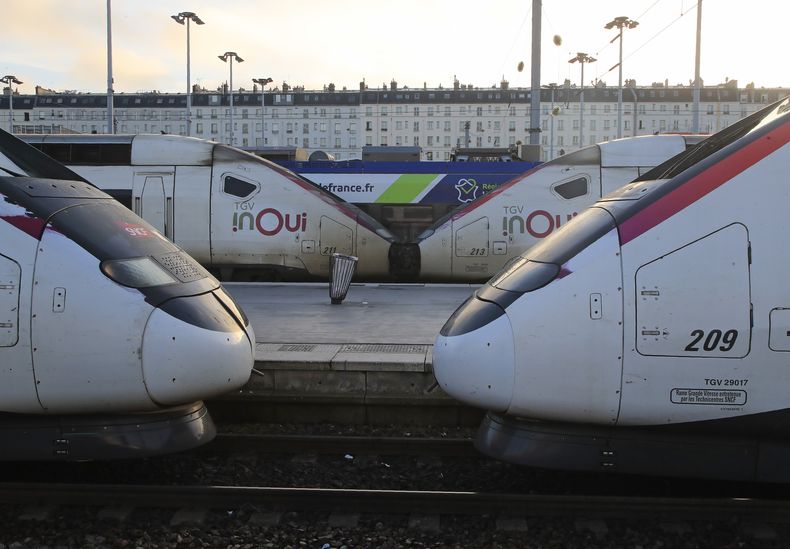 EUR-ECO_FRANCIA-HUELGAS-0.jpg