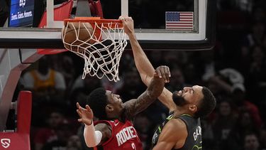 Russell y Edwards ayudan a Timberwolves a vencer a Rockets