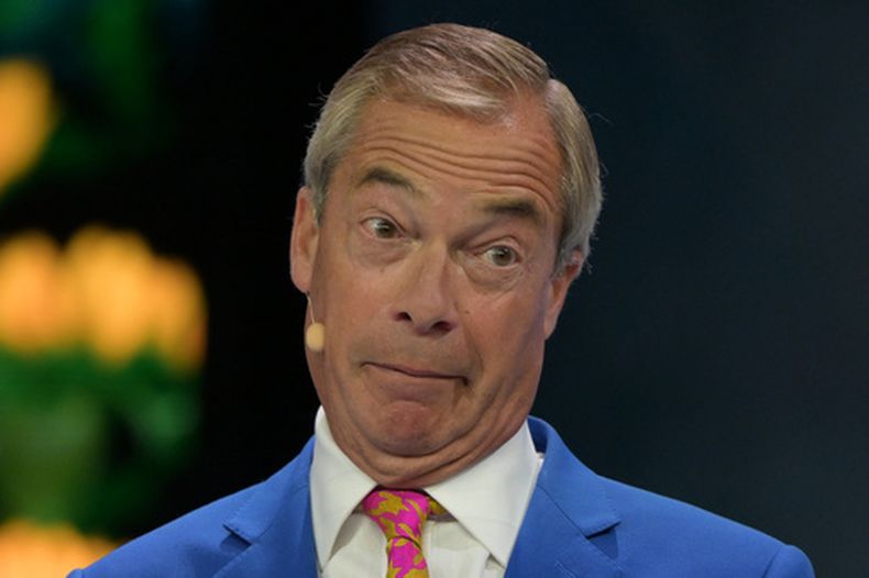El líder del Partido Reform UK, Nigel Farage, interviene en un homenaje especial a Ann Widdecombe durante la conferencia anual del partido, celebrada en el Centro Nacional de Exposiciones de Birmingham, Inglaterra, el viernes 4 de septiembre de 2026. (Foto AP/Thomas Krych)