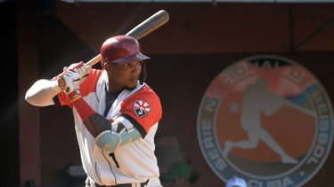 escapa de cuba pelotero santiaguero adriel labrada