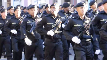 ejercito cubano entona consignas de guerra contra obama en desfile militar