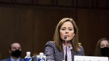 Barrett no dice si separación de familias migrantes está mal
