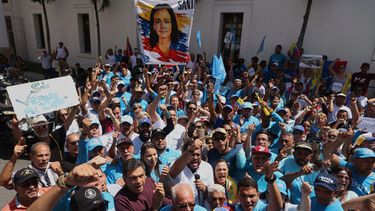 Partidarios de la líder opositora María Corina Machado se manifiestan para exigir su regreso al país y la celebración de elecciones inmediatas, en Los Teques, Venezuela, el domingo 27 de septiembre de 2026. (Foto AP/Pedro Mattey)
