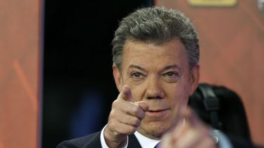 la aprobacion a la gestion de santos cae del 43% al 29%, segun sondeo