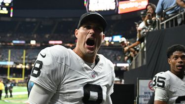 Kirk Cousins, quarterback de los Raiders de Las Vegas, festeja la victoria sobre los Saints de Nueva Orleáns el domingo 27 de septiembre de 2026 (AP Foto/Gerald Herbert)