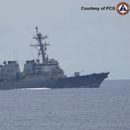 En la imagen, proporcionada por la Guardia Costera de Filipinas, el USS Higgins (DDG 76) de la Marina estadounidense realiza operaciones de libertad de navegación (FONOP, por sus siglas en inglés) en el mar de China Meridional el miércoles 13 de agosto de 2025. (Guardia Costera de Filipinas vía AP)