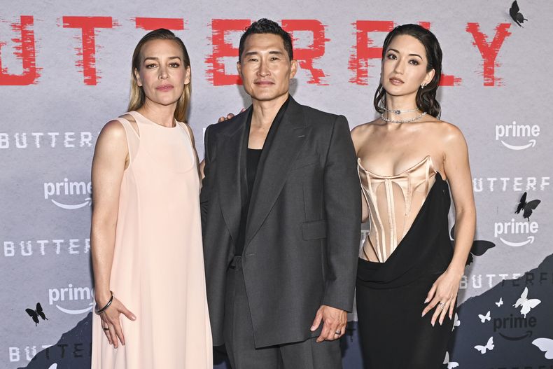 Piper Perabo, de izquierda a derecha, Daniel Dae Kim y Reina Hardesty asisten al estreno mundial de la serie original de Prime Video Butterfly el martes 5 de agosto de 2025 en Regal Union Square en Nueva York. (Foto Evan Agostini/Invision/AP)