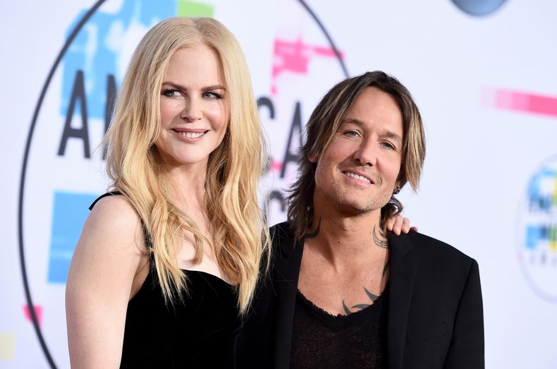 ARCHIVO - Nicole Kidman, a la izquierda, y Keith Urban llegan a los American Music Awards el 19 de noviembre de 2017, en Los Ángeles. (Foto Jordan Strauss/Invision/AP, archivo)