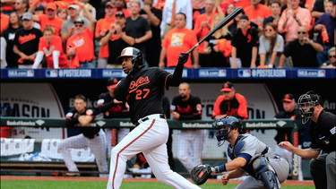 detienen a delmon young por amenazar a cubano