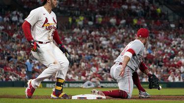 Cardenales se sacuden mala racha al vencer 2-0 a Rojos