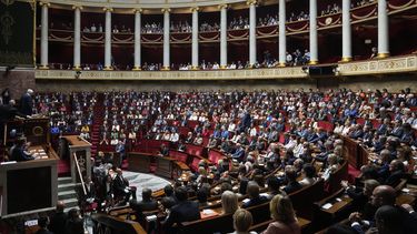 Parlamento francés sesiona tras pérdida de mayoría de Macron