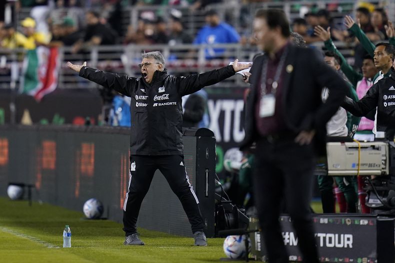 DEP-FUT MÉXICO MARTINO-AGRESIÓN