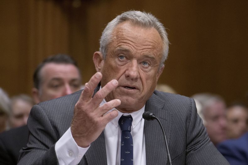 El nominado para ser secretario de Salud y Servicios Humanos de Estados Unidos Robert F. Kennedy Jr en el Congreso en Washington el 30 de enero del 2025. (AP foto/Rod Lamkey, Jr.)