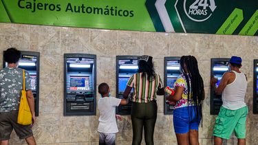 se roban dos cajeros automaticos cerca de la plaza de marianao