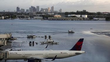 sur de la florida en alerta por pronostico de mas lluvia tras historicas inundaciones