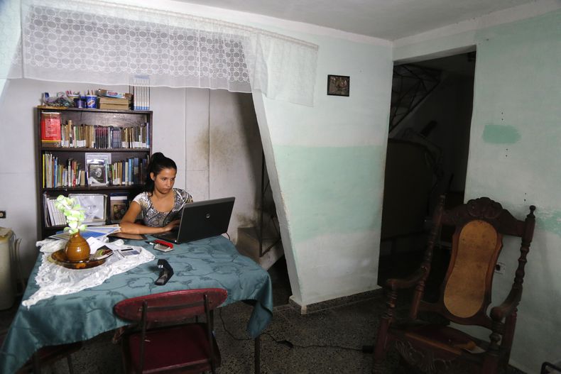 CAR-GEN_CUBA-PERIODISMO_ILEGAL-0.jpg