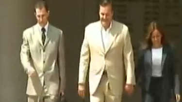 americateve | Después de un año de espera, comienza hoy el juicio para el ex Alcalde de Hialeah, Julio Robaina, y su esposa.
