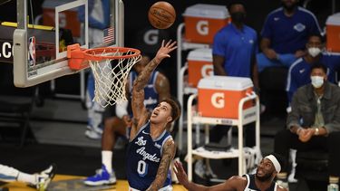 Lakers conquistan sólida victoria sobre Timberwolves