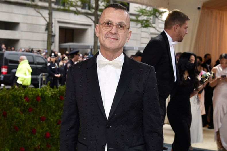 ARCHIVO - Steven Kolb asiste a la gala benéfica del Costume Institute del Museo Metropolitano de Arte, que celebra la inauguración de la exposición In America: An Anthology of Fashion, el 2 de mayo de 2022 en Nueva York. (Foto Evan Agostini/Invision/AP, archivo)
