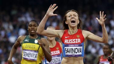 americateve | La rusa Maria Savinova festeja al ganar la final de los 800 metros en los Juegos Ol&iacute;mpicos de Londres el 11 de agosto de 2012. (AP Photo/Anja Niedringhaus, File)