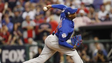 chapman lo da todo para los cachorros en serie mundial