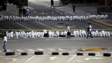 Oposición en Venezuela presiona a Maduro con paro de 48 hrs
