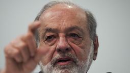 El multimillonario mexicano Carlos Slim, en una conferencia de prensa en Ciudad de México, el lunes 12 de febrero de 2024. (AP Foto/Marco Ugarte)