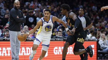 Sin Curry, Warriors atinan 22 triples y vencen a Cavs
