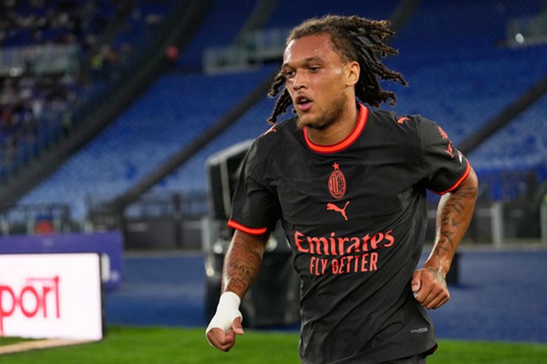 El belga Diego Moreira, del Milan, festeja tras marcar ante la Lazio el sábado 12 de septiembre de 2026 en Roma (AP Foto/Alessandra Tarantino)