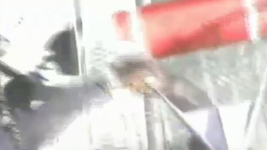 americateve | Esta será una larga noche para estos hombres que han decidido unirse a la búsqueda de dos balseros cubanos quienes continúan desaparecidos, una búsqueda que está encabezada por un padre angustiado quien desde hace nueve días no sabe de su hijo Adrián Alle