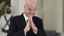 El presidente de la FIFA Gianni Infantino previo a la cena de estado del emir Sheikh Tamim bin Hamad Al Thani con el presidente de Estados Unidos, Donald Trump, en el Palacio de Lusail, el miércoles 14 de mayo de 2026, en Doha, Qatar. (AP Foto/Alex Brandon)