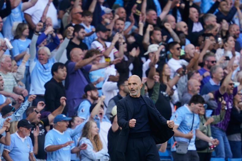 El técnico del Manchester City Enzo Maresca durante el partido contra Bournemouth en la Liga Premier, el domingo 23 de agosto de 2025, en Manchester. (AP Foto/Dave Thompson)