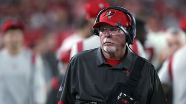 Arians se retira como entrenador de Bucs