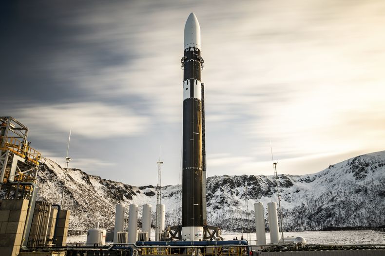 Foto suministrada por Isar Aerospace-Photo Wingmen Media, que muestra al vehículo espacial Spectrum en la plataforma en el Centro Espacial Andoya en Nordmela, Isla Andøya, Noruega, el 21 de marzo del 2025. (Brady Kenniston/Isar Aerospace, Photo Wingmen Media via AP)