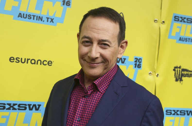 ARCHIVO - Paul Reubens en el estreno mundial de Pee-wees Big Holiday en el festival South by Southwest el 17 de marzo de 2016, en Austin, Texas. Reubens murió el 30 de julio de 2023 después de una lucha de seis años contra el cáncer que no hizo pública, dijo su publicista en un comunicado. (Foto Jack Plunkett/Invision/AP, archivo)