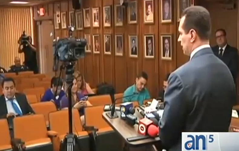 Sweetwater limpia la casa. Tal como informamos ayer en primicia, el alcalde de la ciudad  despide a cinco directores de departamentos.