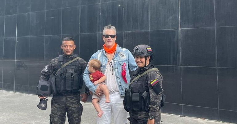 A Fernando Carrillo le picó el mosquito bolivariano: Le jaló mecate a Maduro y aseguró que en Venezuela no hay crisis