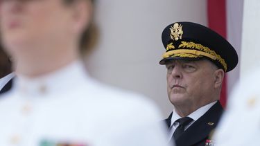 ARCHIVO - El general Mark Milley, jefe del Estado Mayor Conjunto de Estados Unidos, durante un evento en el Cementerio Nacional de Arlington, Virginia, el 29 de mayo de 2023. (AP Foto/Susan Walsh, archivo)