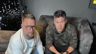 irrael gomez aparecio junto a chyno miranda y se hace viral en venezuela (+foto)