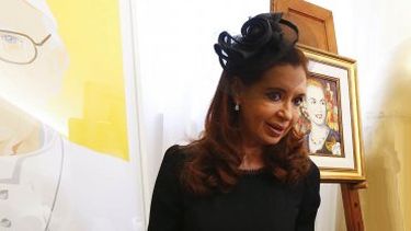 americateve | Tras el encuentro que mantuvo con el Papa, Cristina Kirchner contó que dos policías denunciaron ante la Justicia los mensajes con advertencias que hubo contra ella. No obstante, les restó importancia