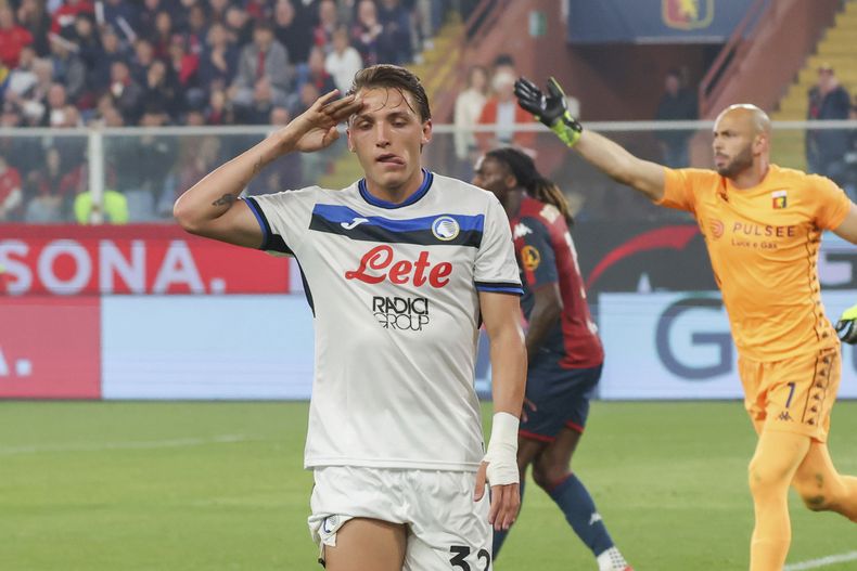 Mateo Retegui, del Atalanta, reacciona tras anotar ante Genoa en el partido de la Serie A italiana, disputado el sábado 17 de mayo de 2025 (Tano Pecoraro/LaPresse via AP)